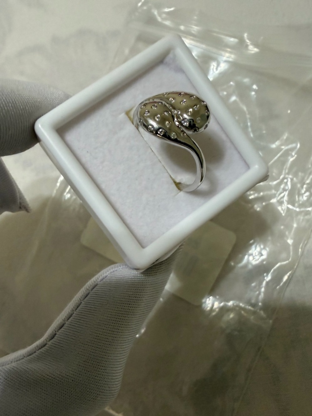 MOISSANITE 0.228CT RING - Picture 8 of 14